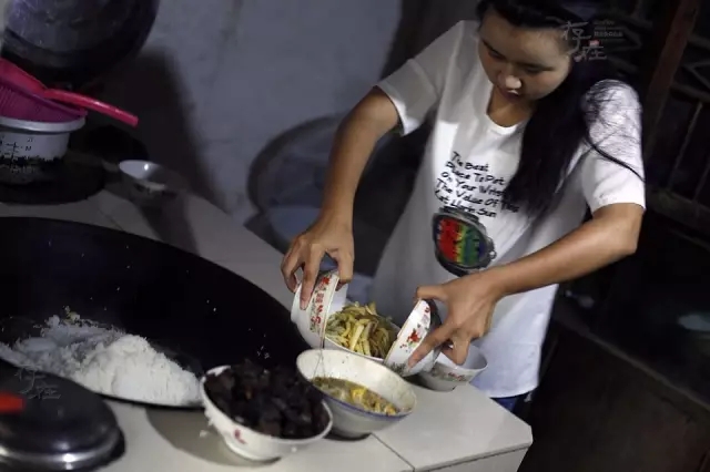 �м���19��������Ӥ ���ϴ�ѧ����˫��